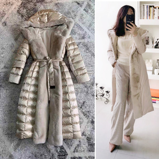 香槟色连帽毛领时髦轻盈触感双面穿袖长可调女长款高档羽绒大衣