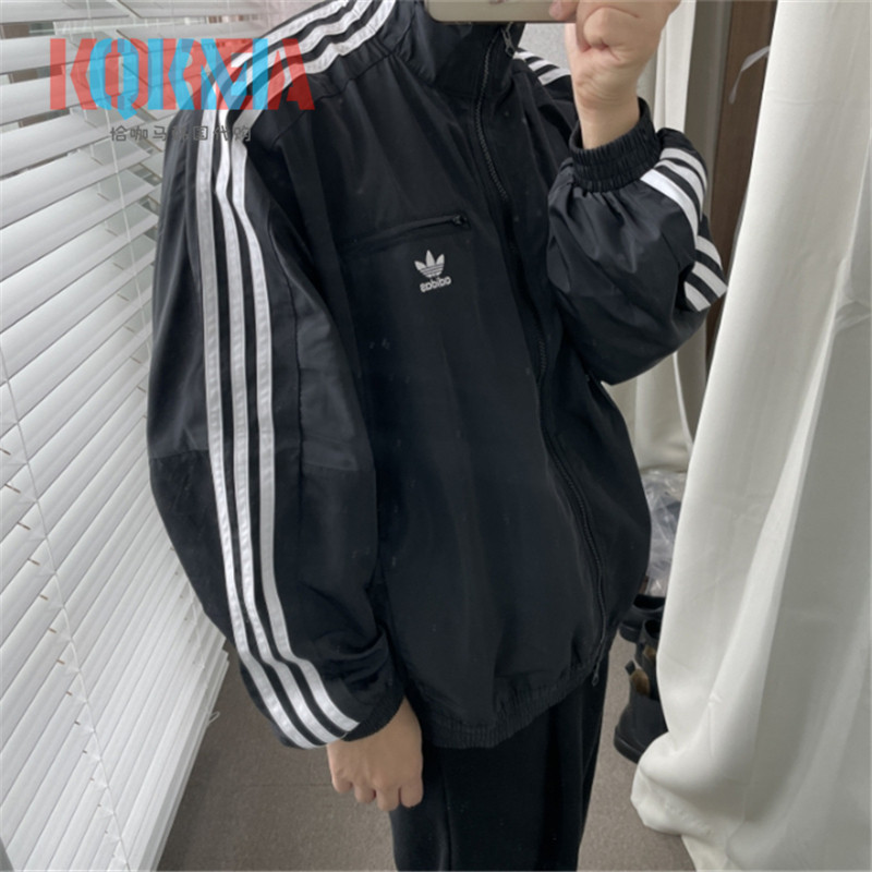 阿迪达斯Adidas三叶草美式复古女子经典三条杠运动夹克外套HM2152