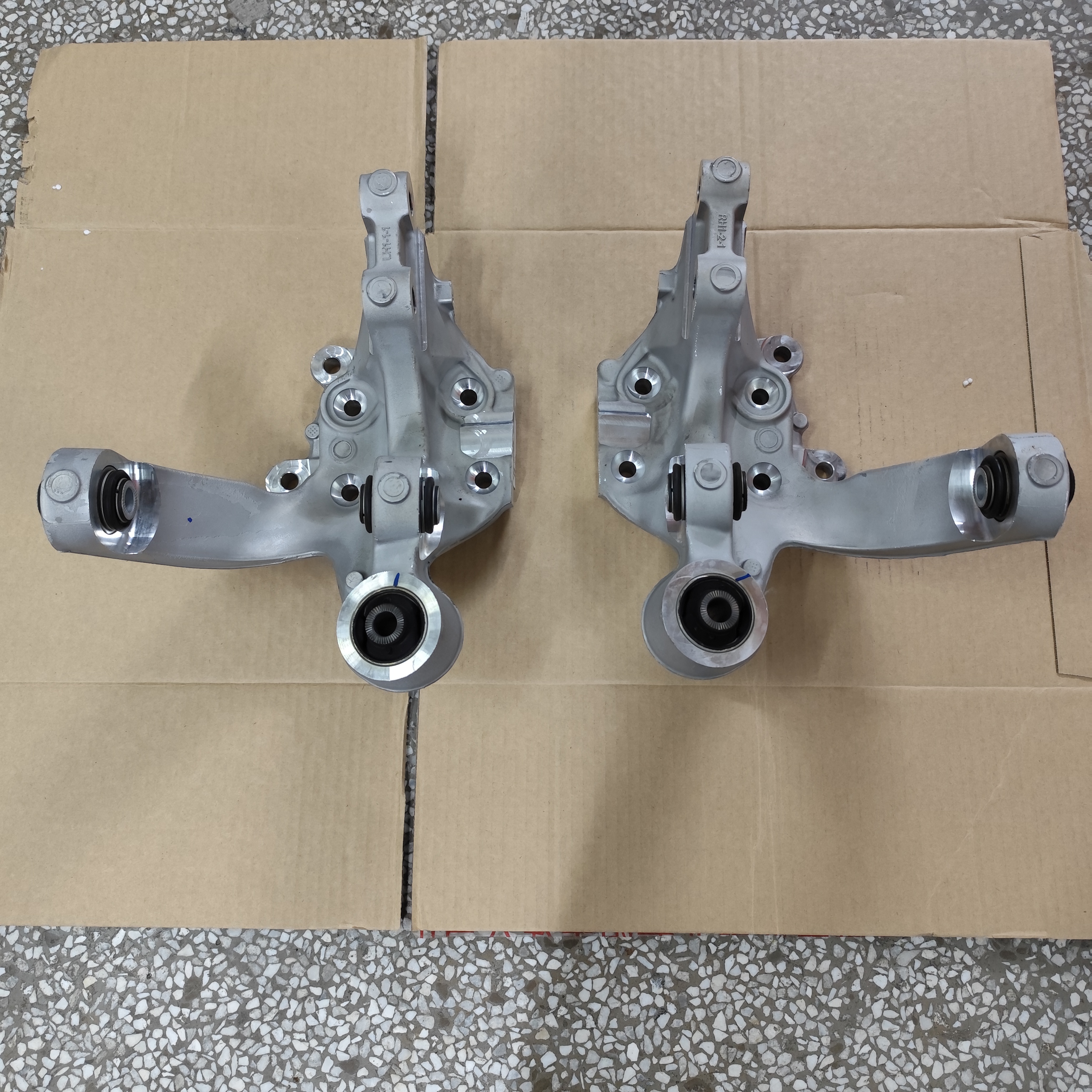 埃安V/Vplus后轮羊角总成转向节