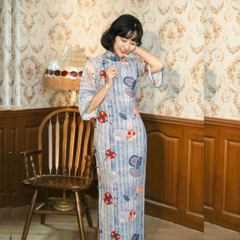 茉茉春夏季 六分水袖全开襟中长款 复古日常印花棉布旗袍 扇如月