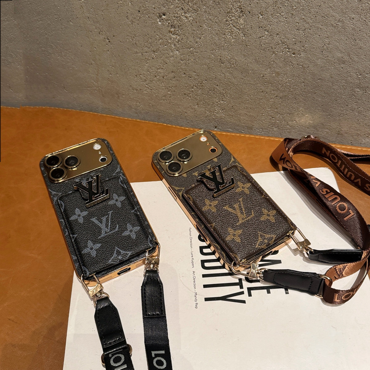 欧美大牌斜跨插卡包