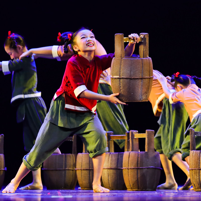 速发第十届小采风荷我心中河的演出服儿童舞蹈服少儿木桶道具表演