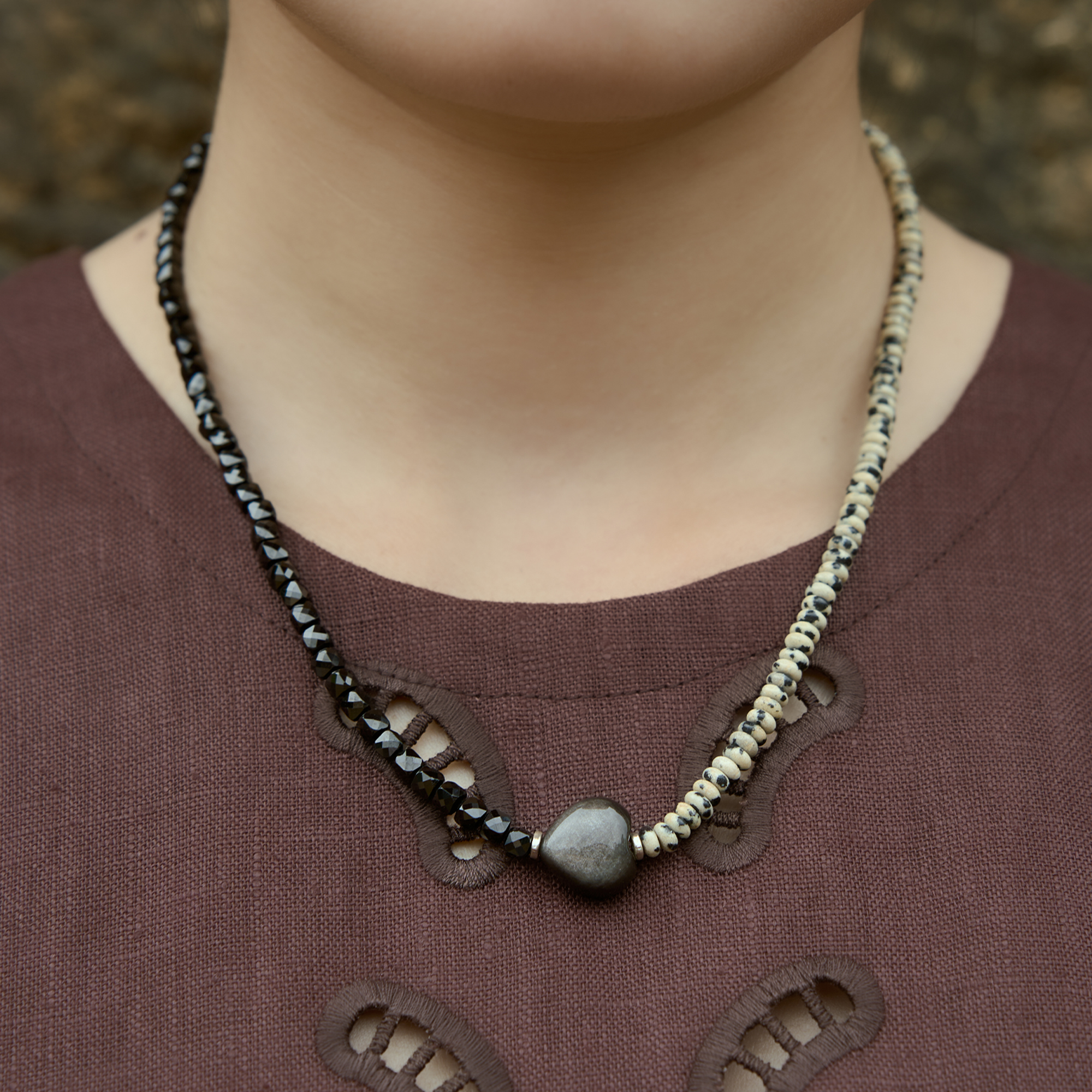 黑尖晶斑点石算盘隔珠银耀石项链