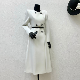 光泽感白色圆领女士流行百搭风衣春秋新品长款修身A字摆过膝外套