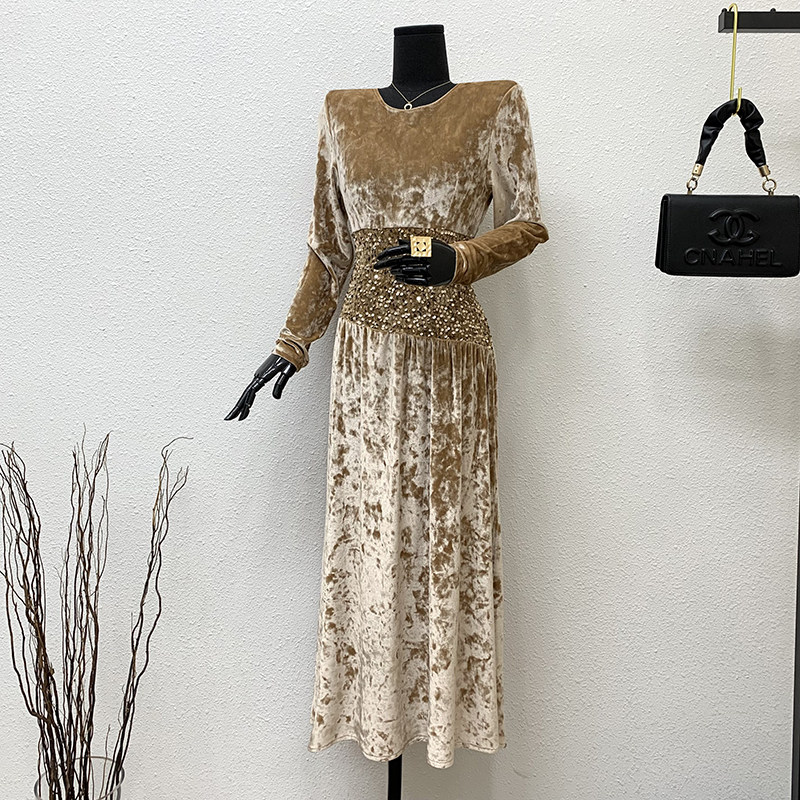 春季新品重工亮片丝绒长袖圆领连衣裙2026气质通勤遮肚显瘦高腰裙