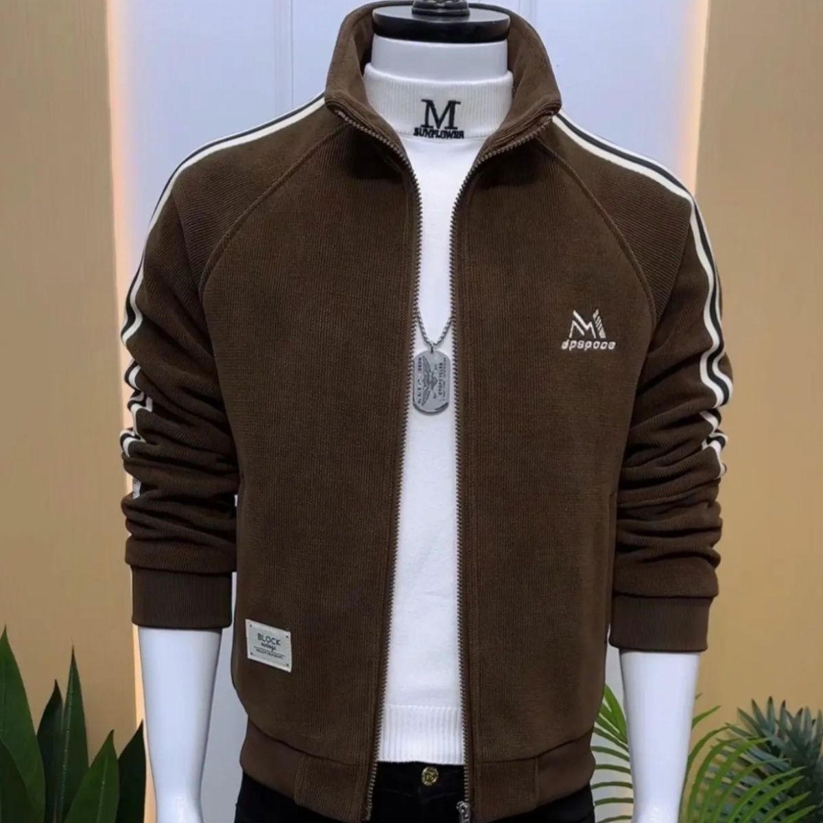 2025秋冬季灯芯绒加厚夹克立领刺绣高档外套男士新款青年帅气