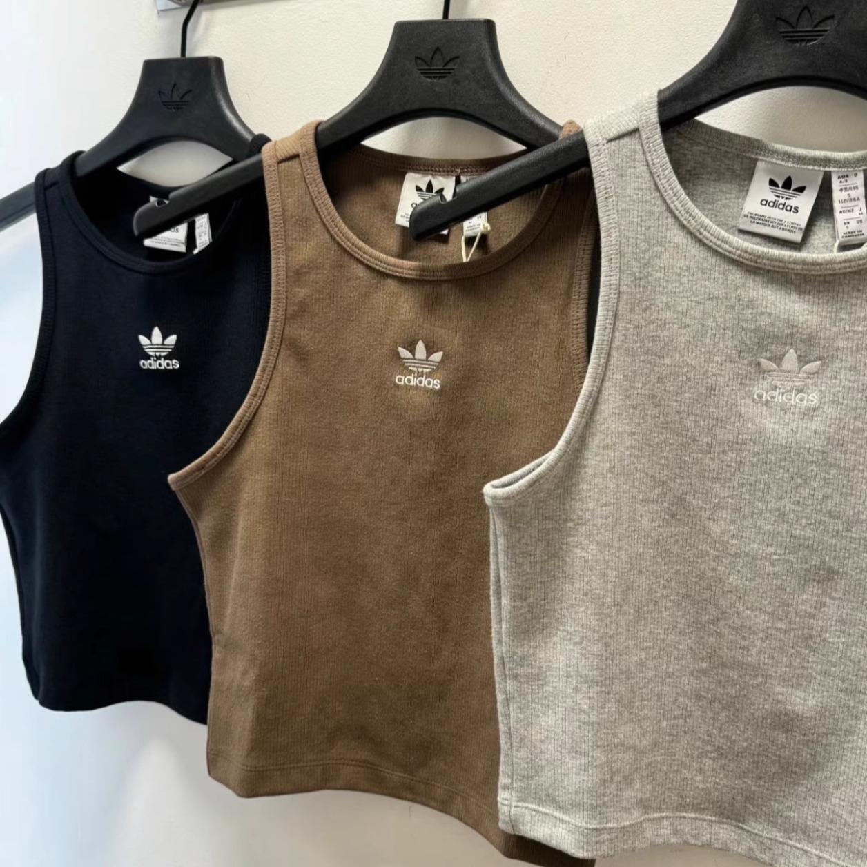 ADIDAS运动背心修身时尚休闲