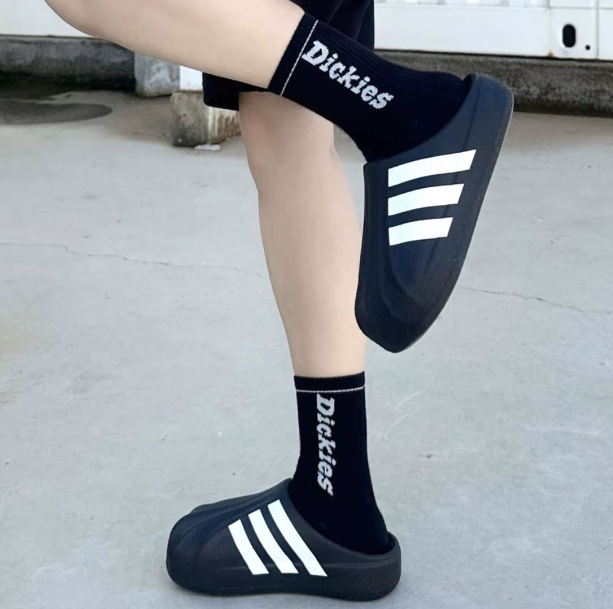 阿迪达斯三叶草男女凉鞋新款休闲鞋户外沙滩鞋透气拖鞋IG8277