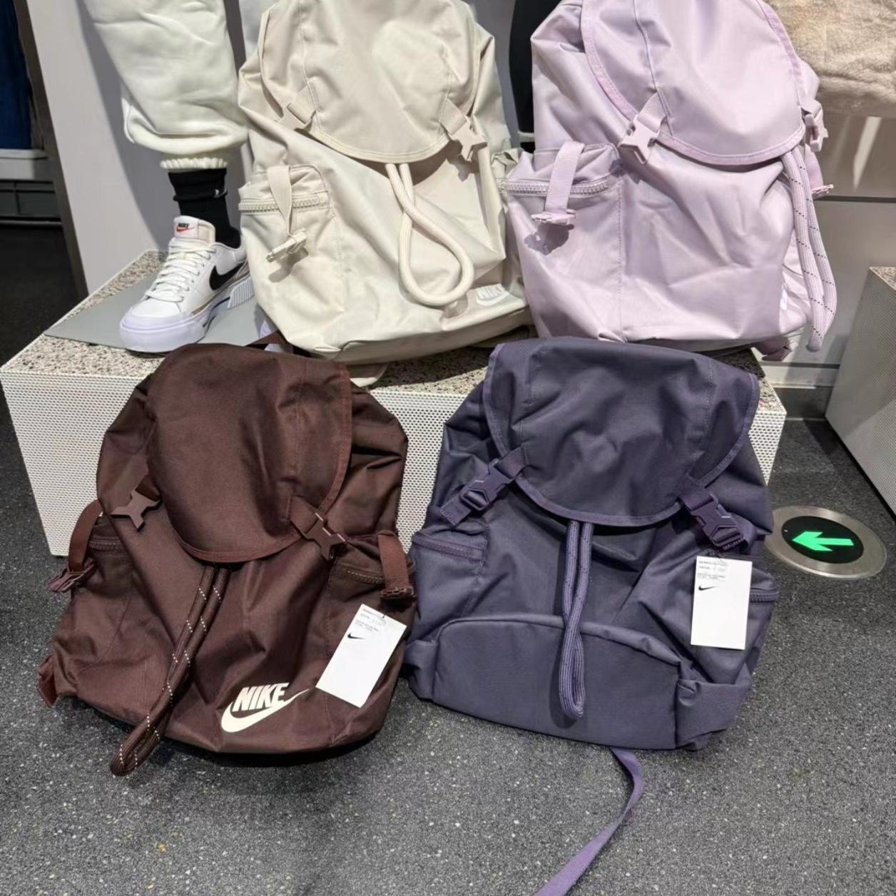 翻盖抽绳束口双肩背包