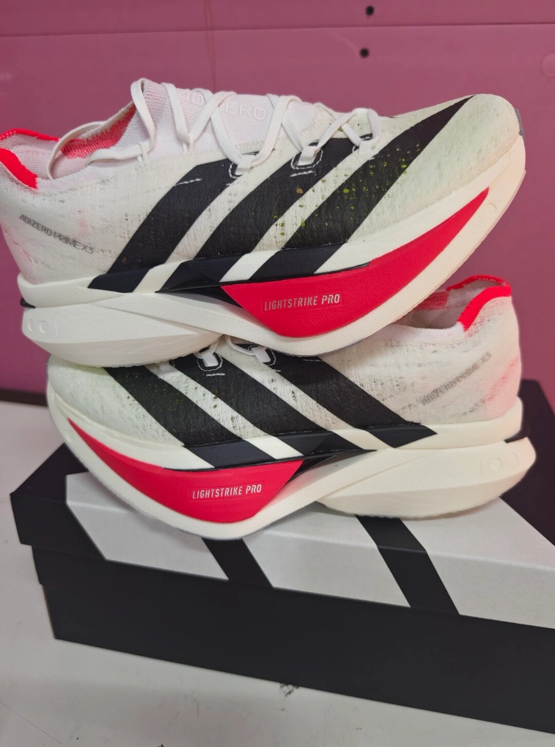 阿迪达斯正品男女同款情侣运动休闲跑步鞋白黑色JR2597