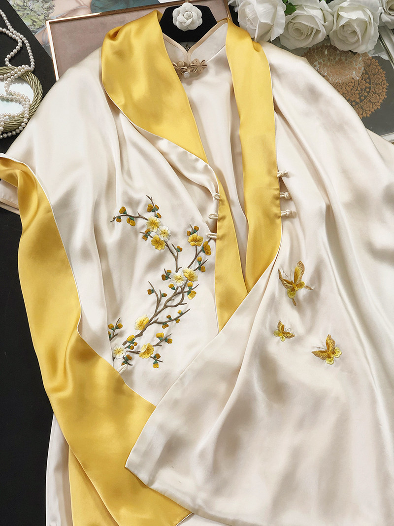 浮香依梅国风杭州丝绸高档真丝刺绣围巾女桑蚕丝盘扣披肩丝巾礼盒