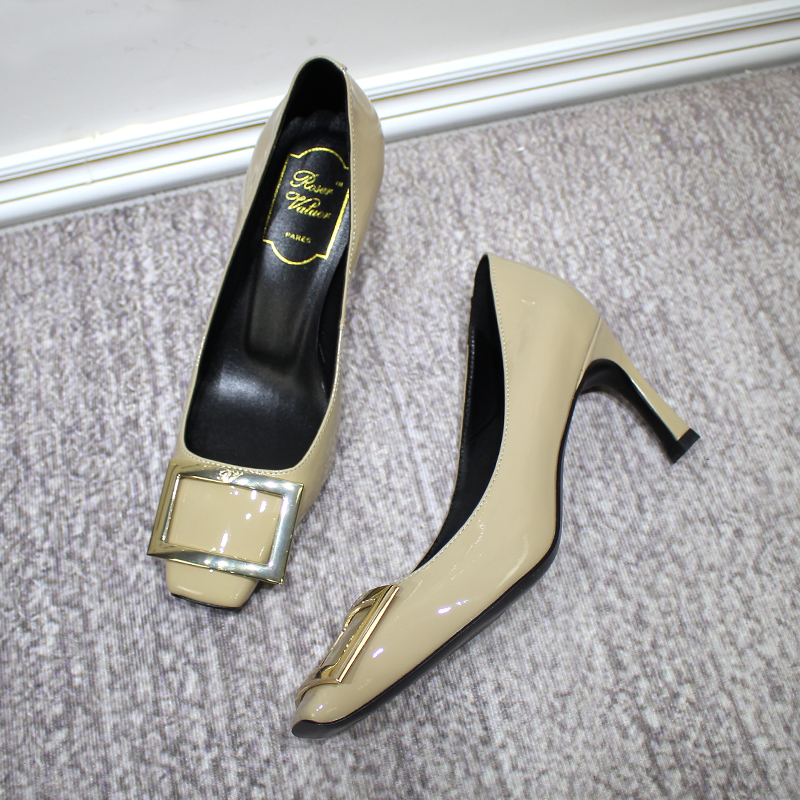 网红同款7厘米漆皮方扣高跟鞋