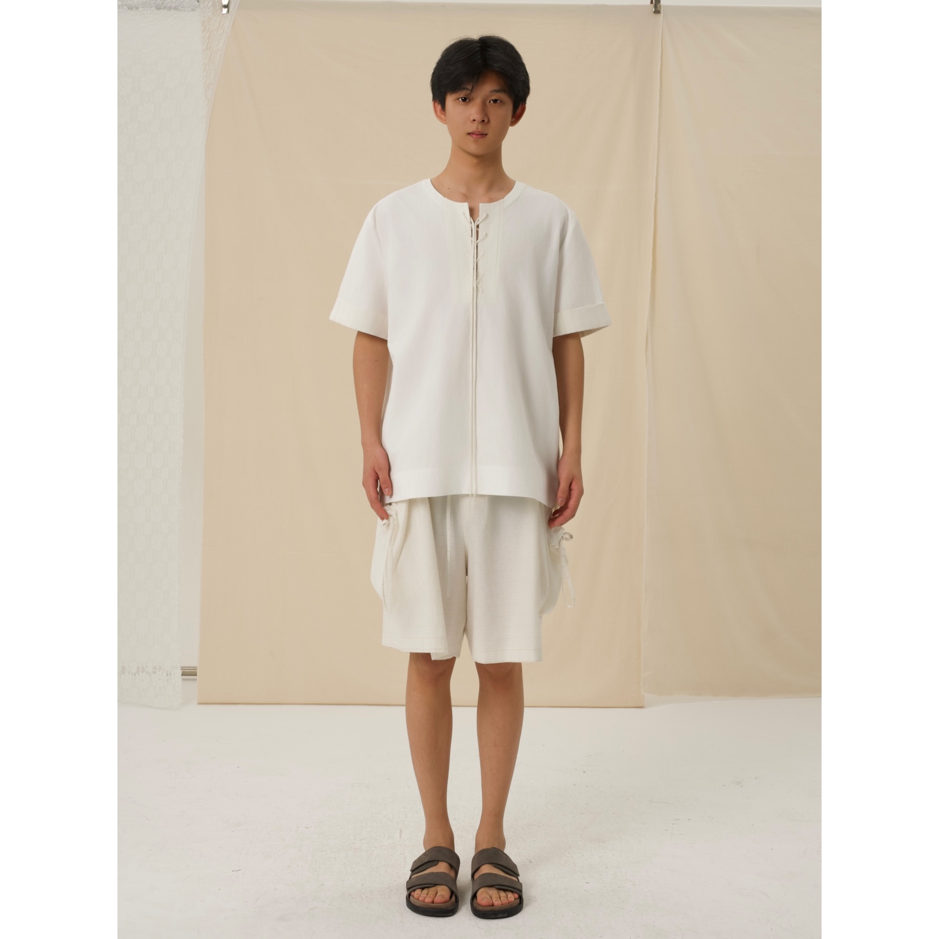 YOWSAH 绑带抽绳拼接条纹度假圆领衬衣 白色