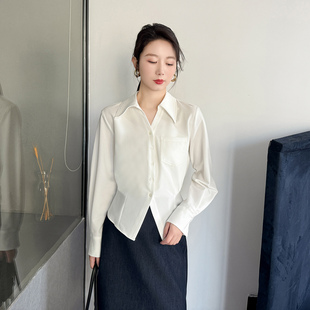 惟品 出色裁剪 白色收腰衬衫女春职业通勤穿搭气质长袖设计感上衣