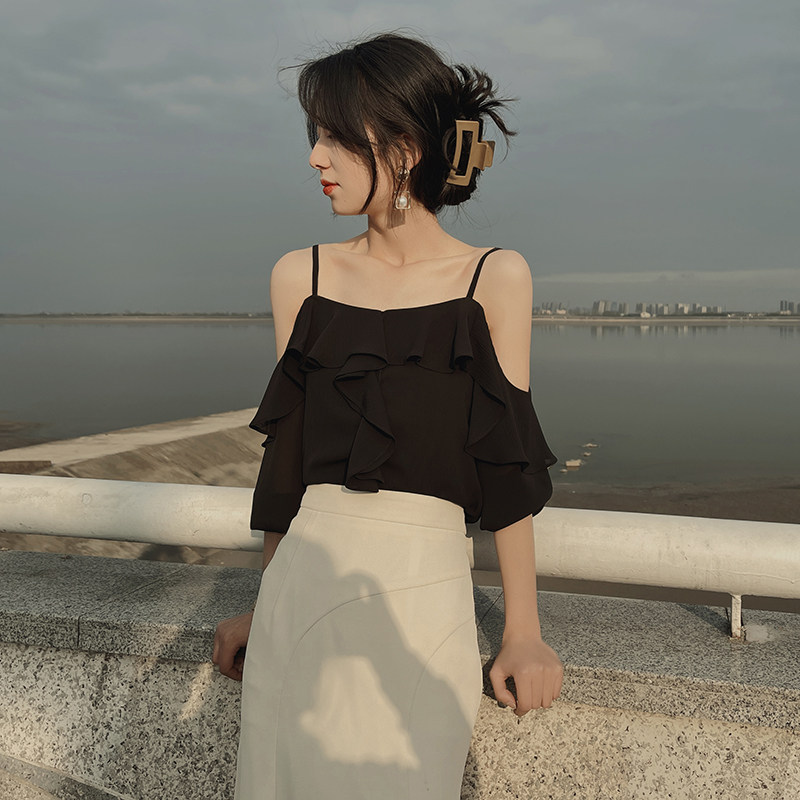 2025吊带锁骨一字肩上衣女夏季短款显瘦法式荷叶边气质短袖雪纺衫