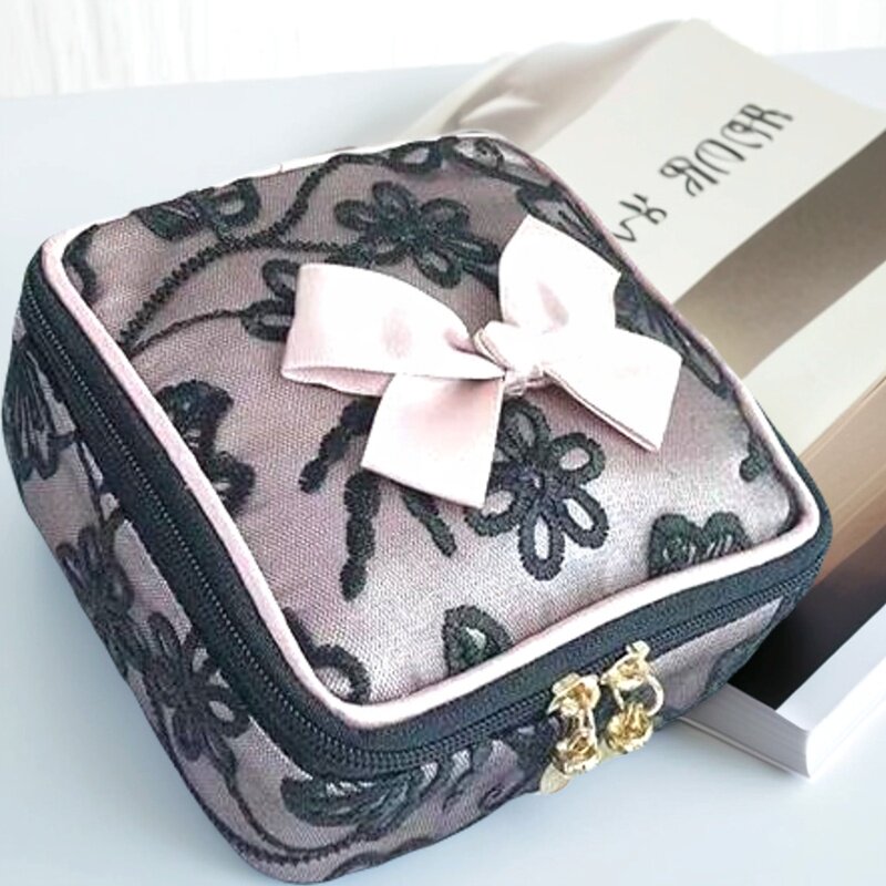 ins新款蕾丝大容量卫生巾收纳包便携随身旅行少女心姨妈巾月事包