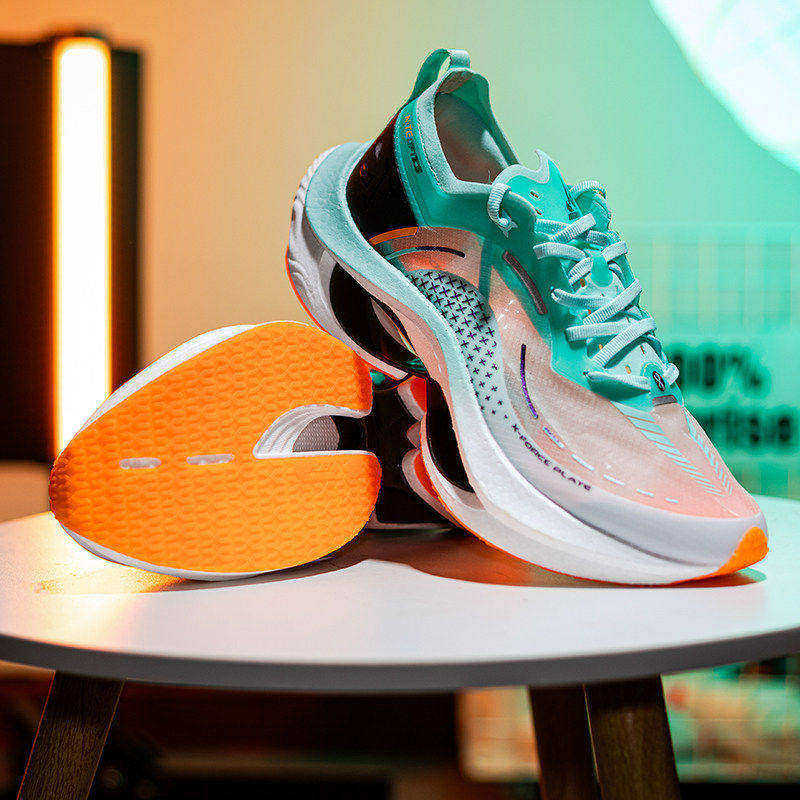 特步男鞋  季新款运动鞋减震旋PRO健身训练透气马拉松跑步鞋