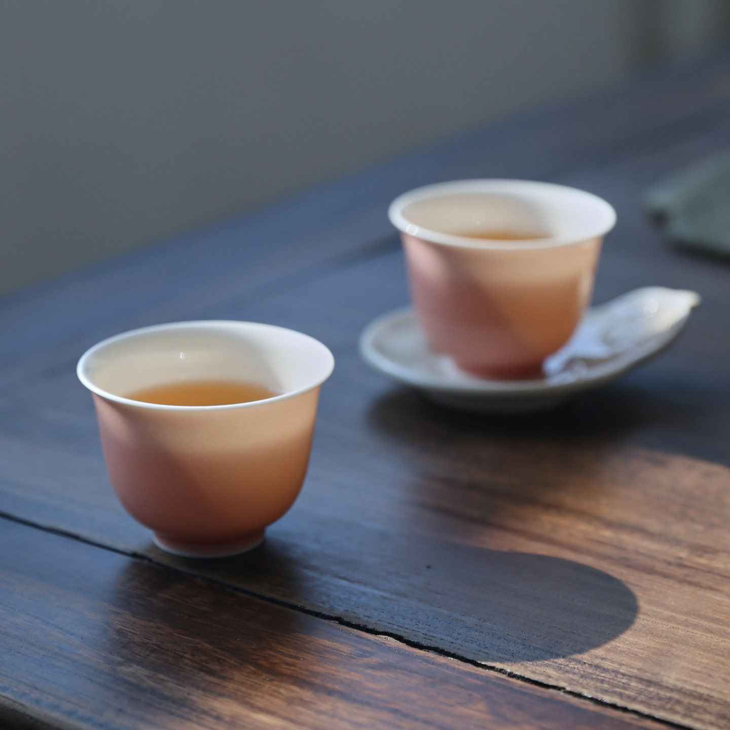 景德镇手工颜色釉珊瑚粉铃铛品杯陶瓷薄胎聚香茶杯功夫茶具