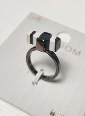 英国ts及同厂男女中性款仿石镶嵌长方体戒指 3样品瑕疵