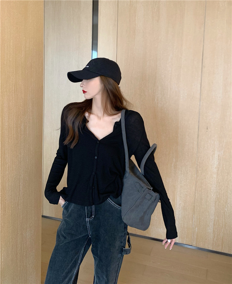 A variety of ways to wear a sun proof cardigan