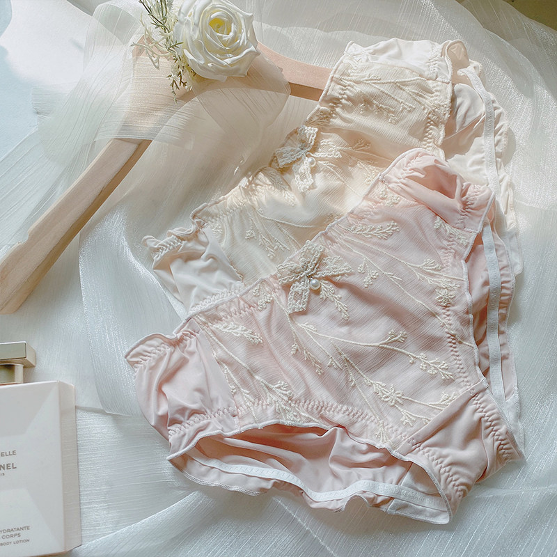 桃蜜糖牛奶丝内裤女复古刺绣少女蕾丝中腰三角裤薄款透气纯棉档,女士内衣/男士内衣/家居服,女三角裤,淘宝优惠券,粉丝福利购,淘宝优惠卷
