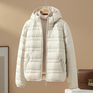90白鸭绒轻薄羽绒服女短款2025秋冬新款连帽休闲百搭大码宽松外套
