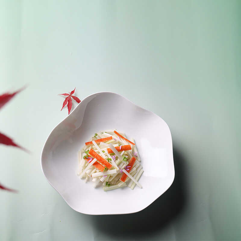 沙拉碗轻薄纯白色餐厅优雅不规则