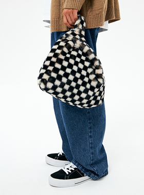 NKGC 2021AW 无法抗拒的棋盘格毛绒包 日系复古百搭中性手拎小包