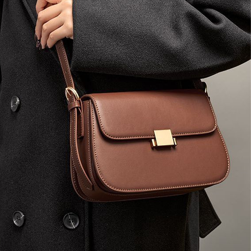 2024秋季新款真皮单肩斜挎高级感简约时尚百搭腋下小方包豆腐包