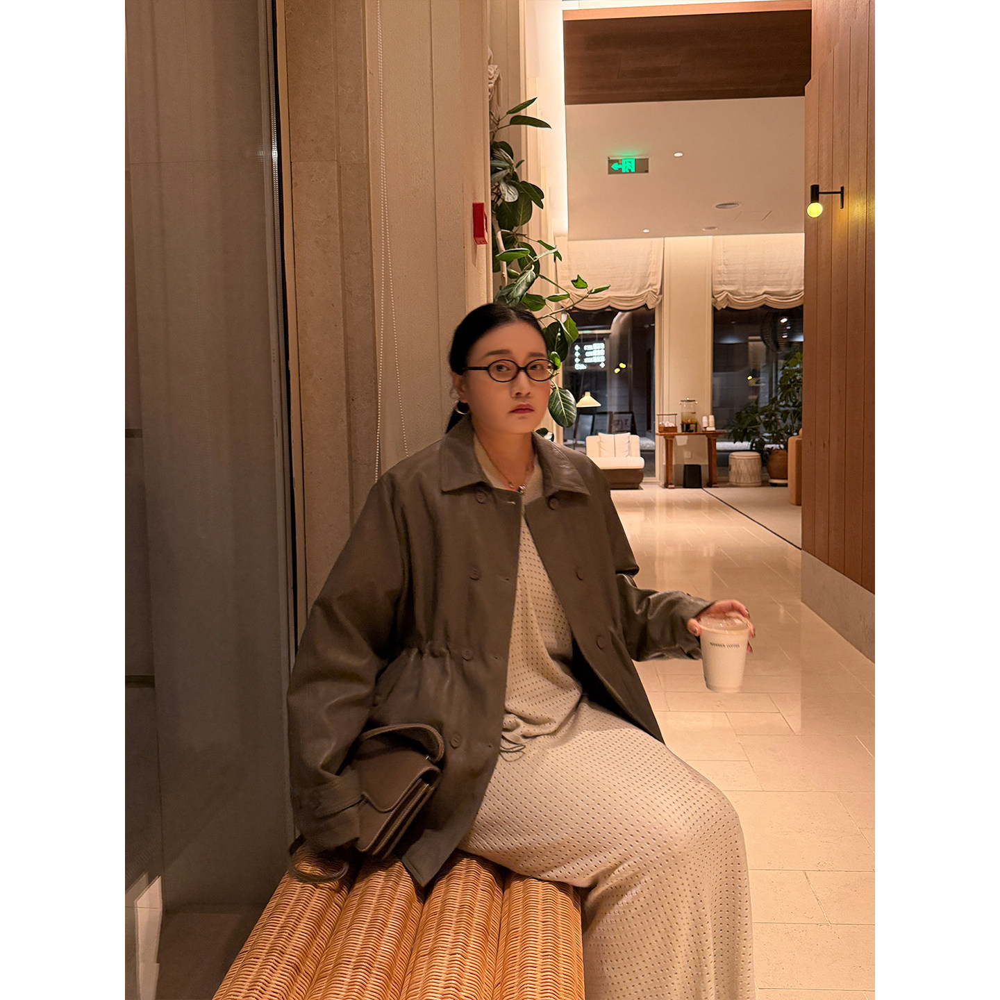 铅笔小鑫大码女装高智感气质双排扣收腰藏肉皮衣外套