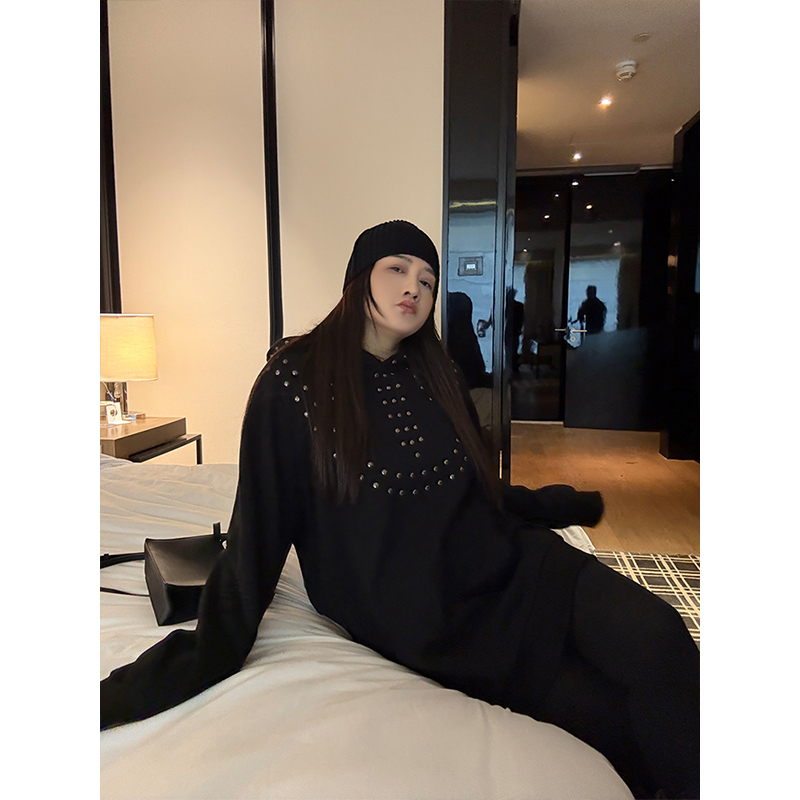 铅笔小鑫大码女装 重工铆钉 暖暖薄绒 宽松显瘦 连帽卫衣裙