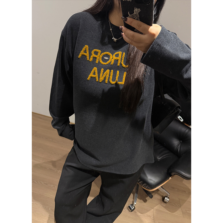 铅笔小鑫大码女装 刺绣字母舒适圆领时髦百搭复古显瘦长袖T恤