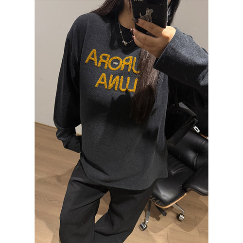 铅笔小鑫大码女装 刺绣字母舒适圆领时髦百搭复古显瘦长袖T恤