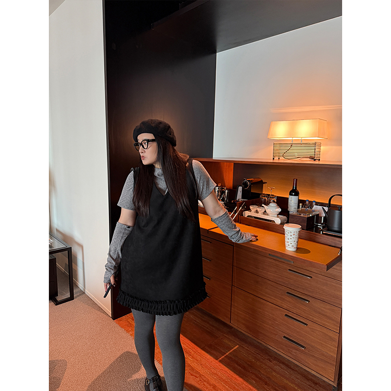 铅笔小鑫大码女装V领无袖 花边下摆套袖搭配T恤+绒面连衣裙