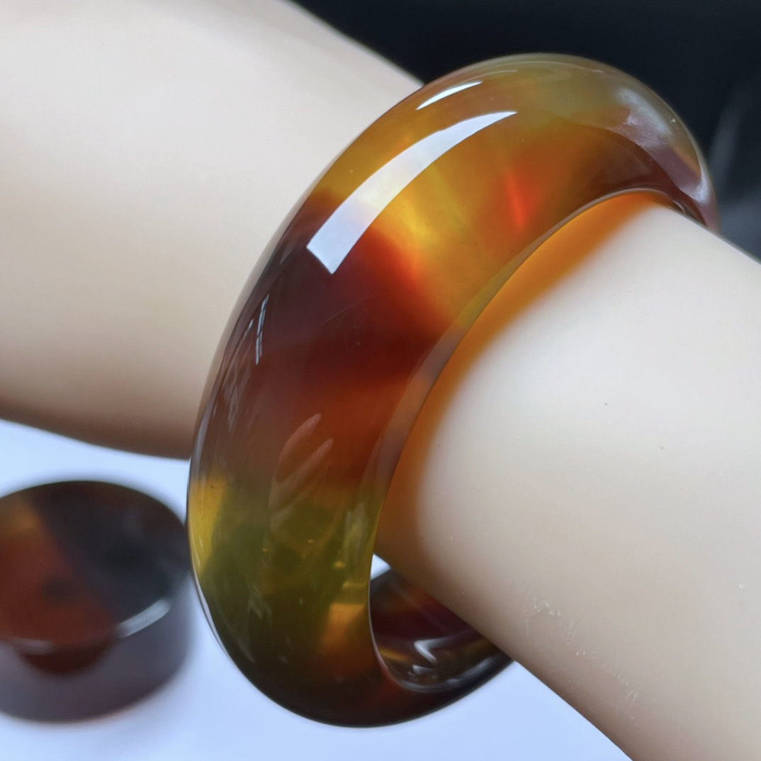 【李氏珠宝】收藏级56.5圈21.8宽意境血珀彩虹手镯无瑕缅甸琥珀