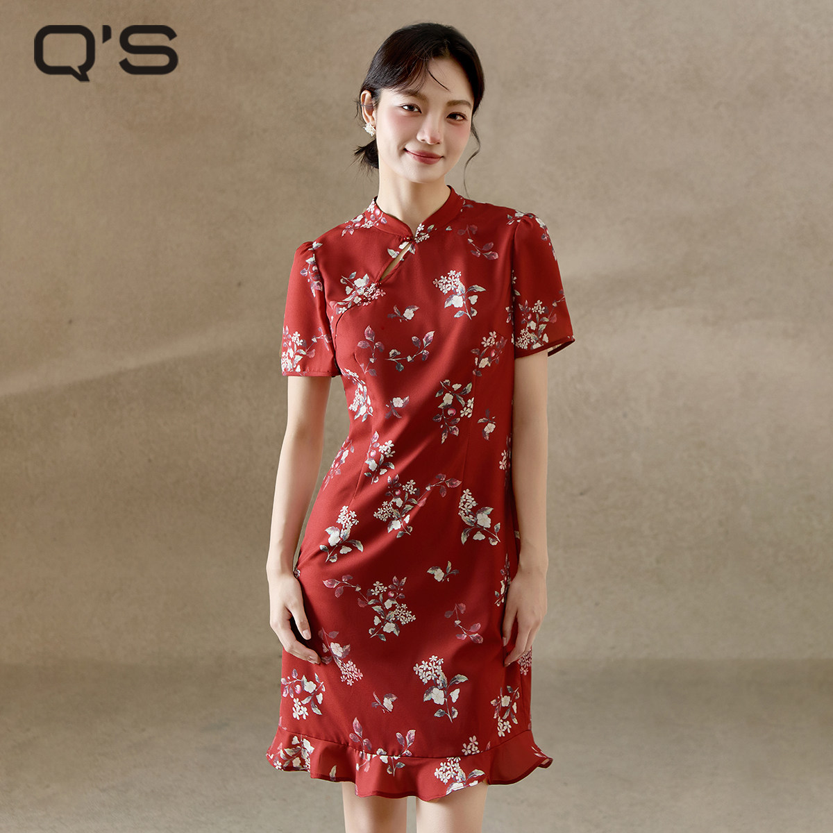 QS秸熙25夏季新款气质改良轻国风旗袍裙立体荷叶边印花红色连衣裙