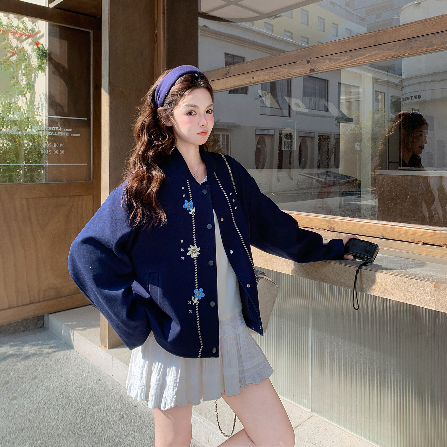 今年流行藏青色碎花棒球服外套女