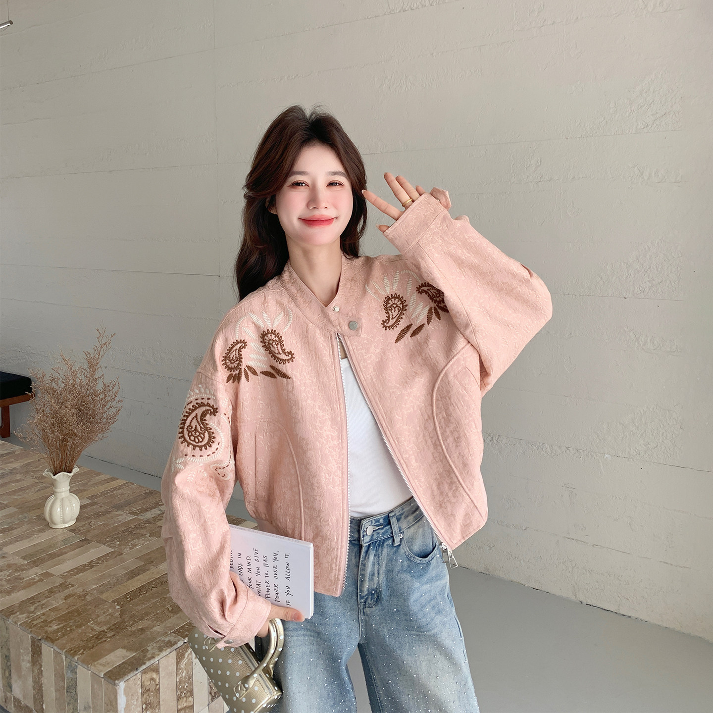 漂亮独特粉色刺绣棒球服外套女春