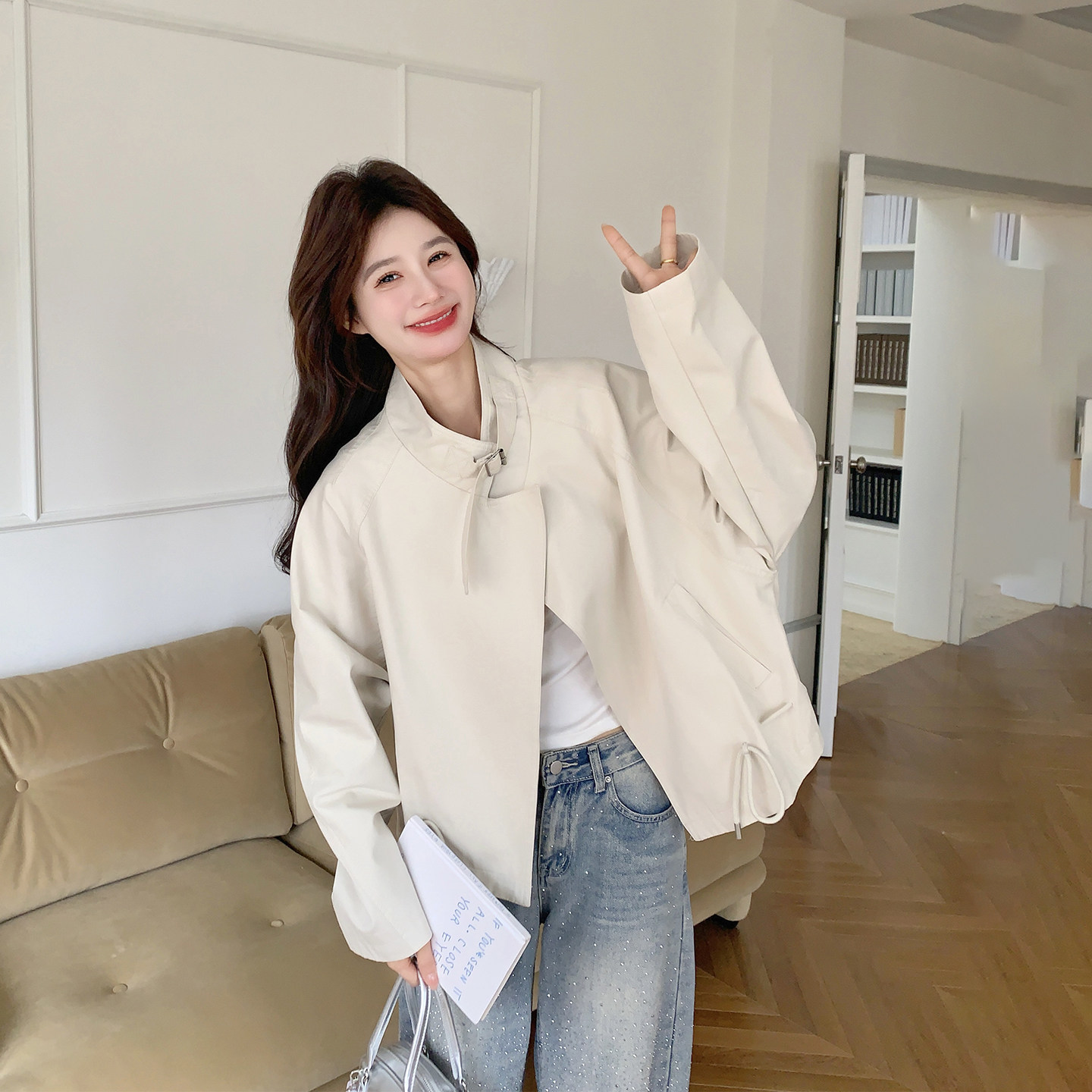 设计感米白色短款风衣外套女春季2026新款超火减龄小个子百搭大衣