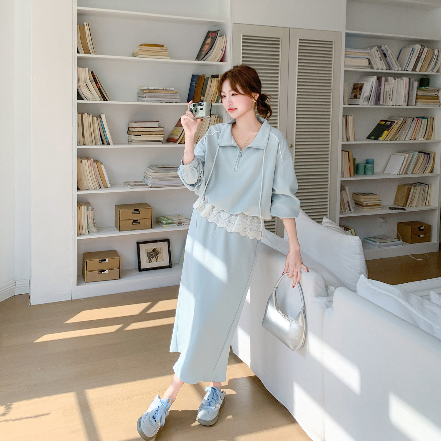 休闲运动气质浅蓝色半身裙套装女春季2026新款蕾丝拼接卫衣两件套