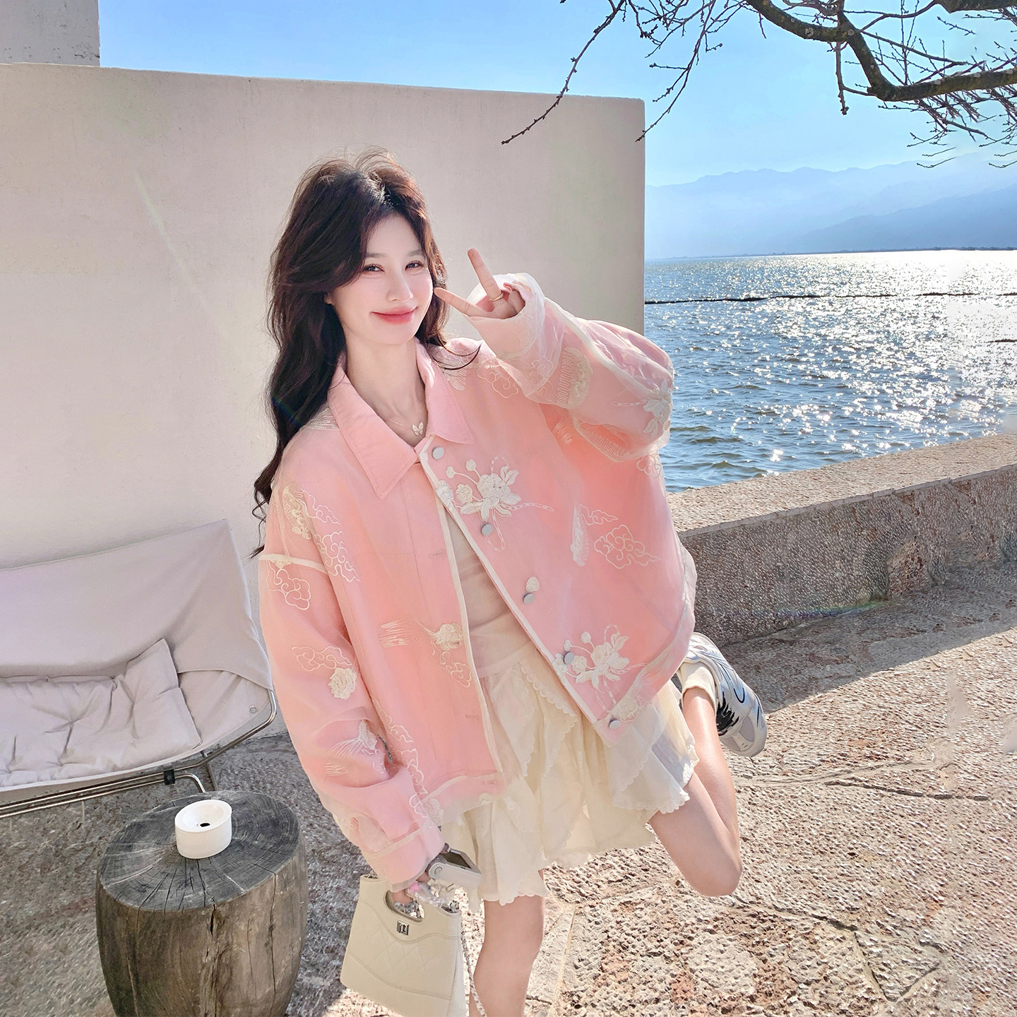 新中式国风刺绣粉色翻领短外套女