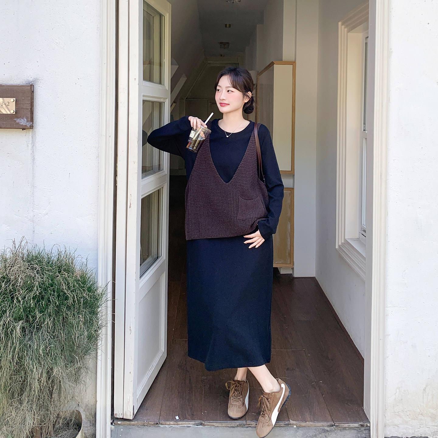 休闲减龄超火黑色T恤连衣裙套装女春季2026新款设计感背心两件套