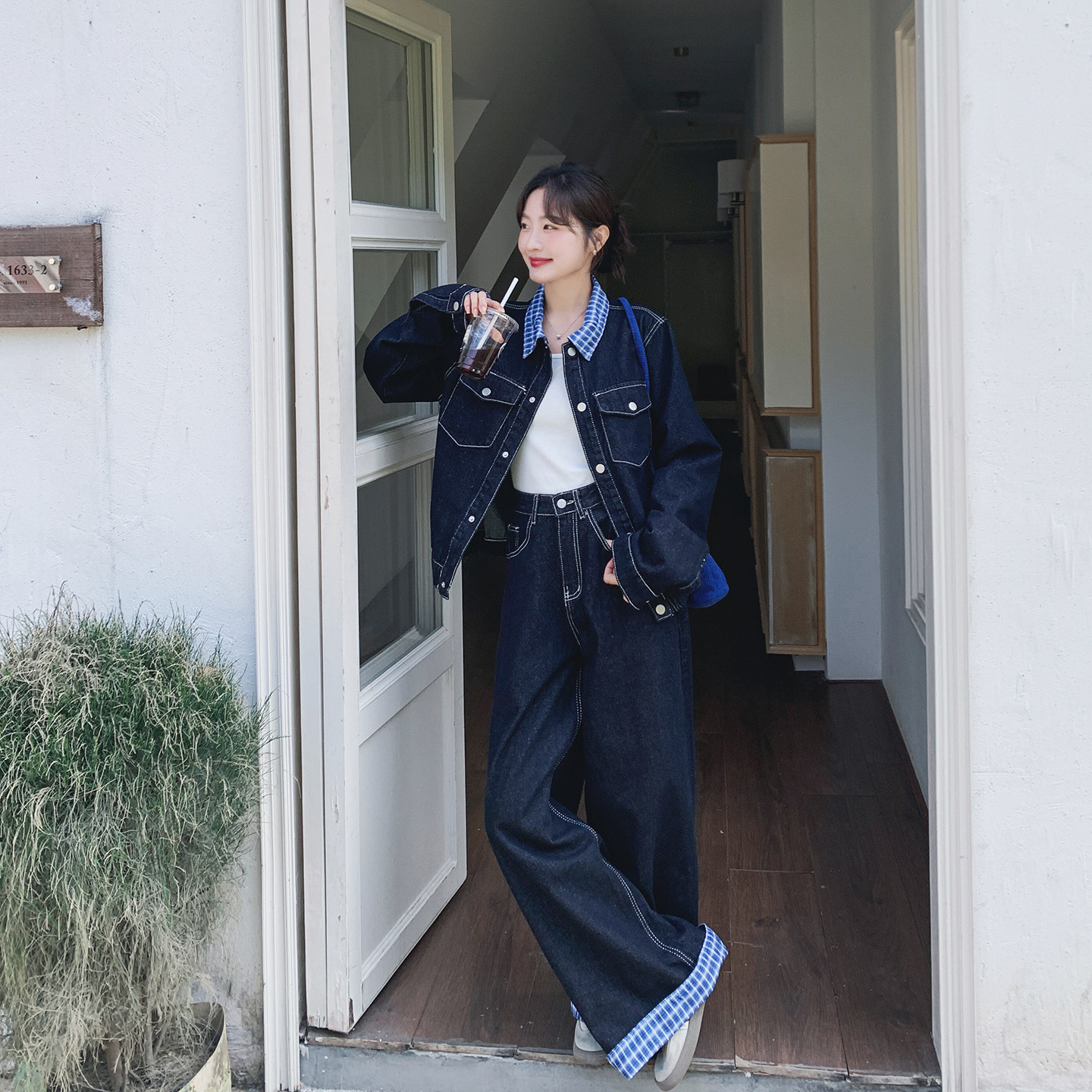 时尚格子拼接深蓝色牛仔套装女春季2026新款复古外套阔腿裤两件套