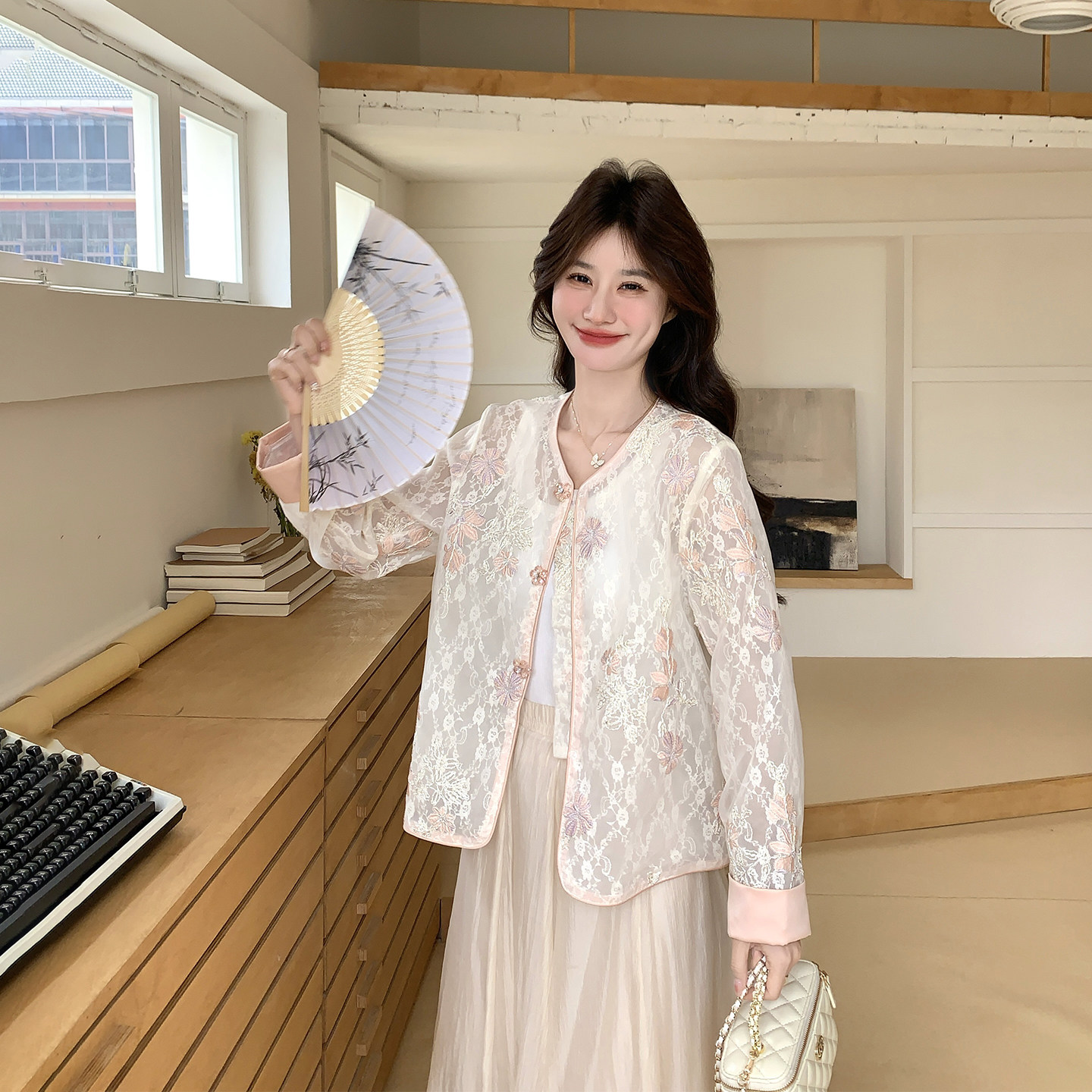 新中式国风欧根纱刺绣短款外套女