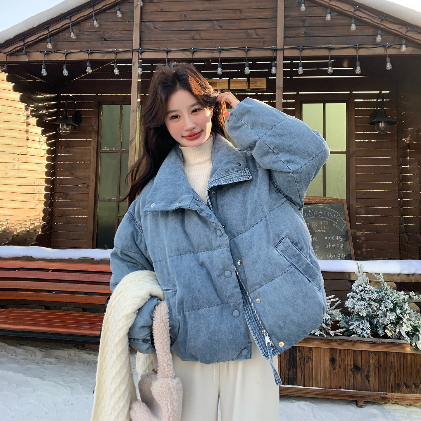 蓝色翻领牛仔90绒羽绒服女冬2025