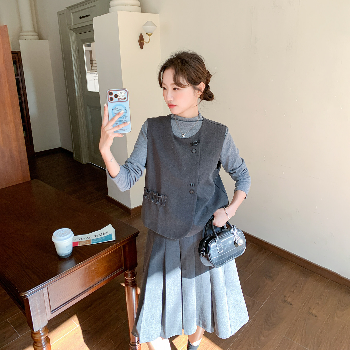 复古灰色马甲打底衫百褶裙套装女