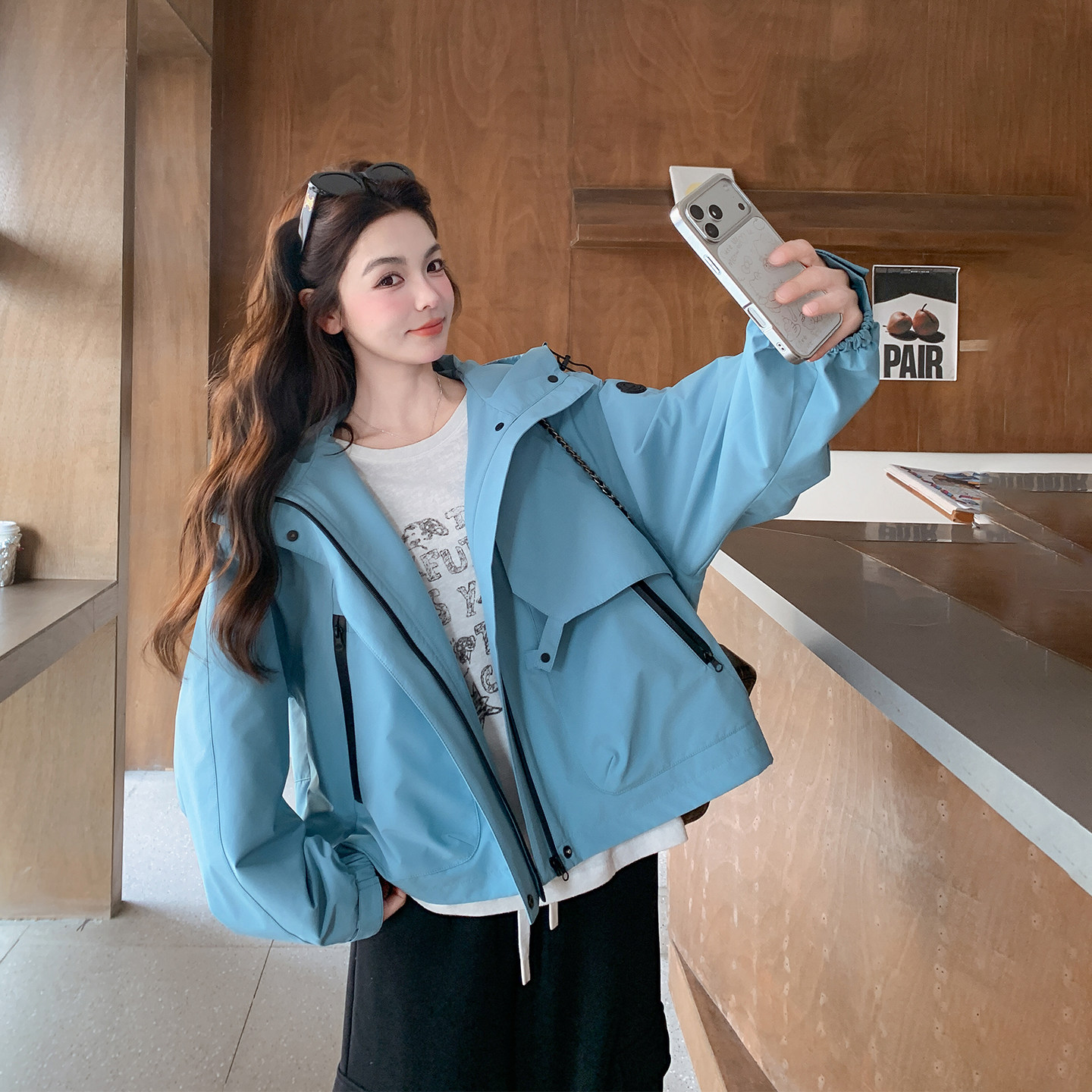 工装减龄设计感蓝色连帽冲锋衣外套女春季2026新款短款小个子夹克
