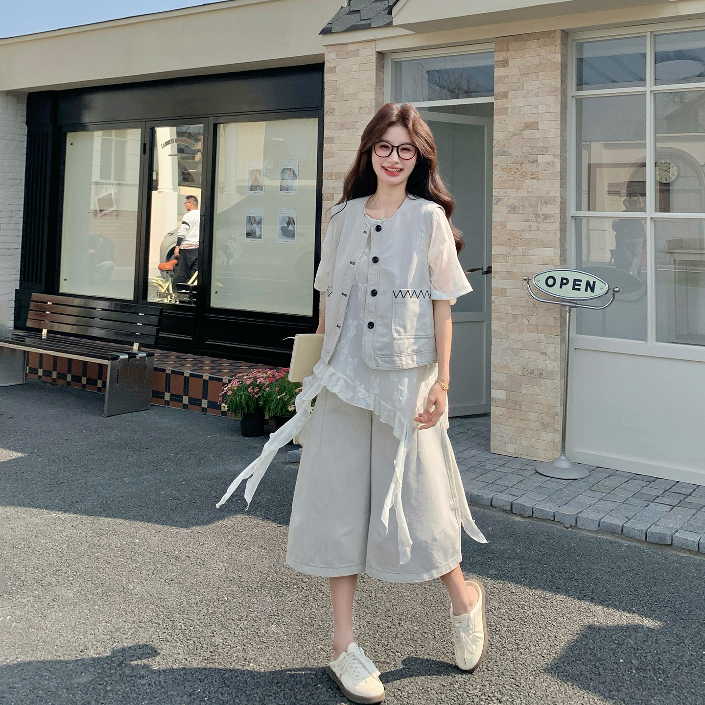 法式工装减龄马甲蕾丝衫套装女夏季2026新款松弛牛仔七分裤三件套