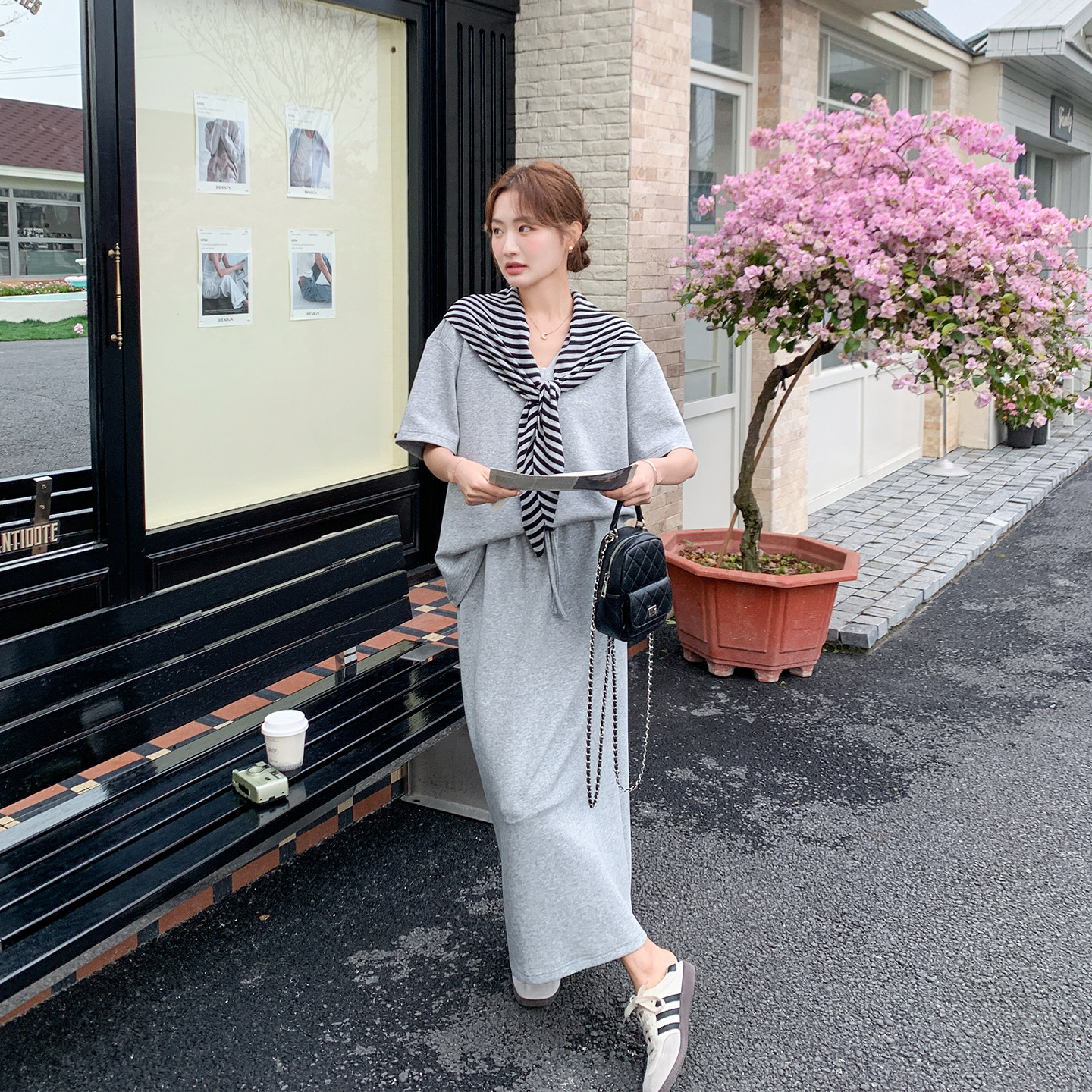 休闲运动灰色V领T恤卫衣套装女夏季2026新款流行爆款半身裙两件套