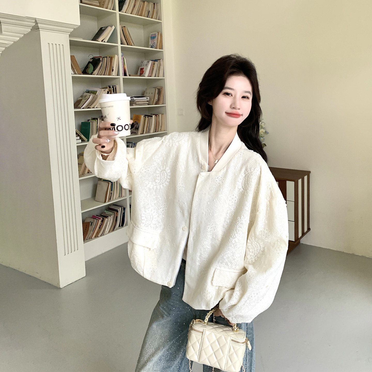 肌理感提花米白色短款棒球服外套